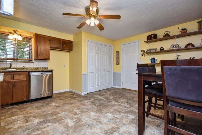 Foto del edificio - 834 S Devonshire Dr