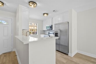 Building Photo - 2030 Plantation Dr