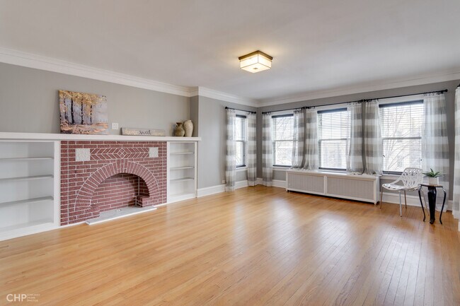 Building Photo - 7546 N Oakley Ave