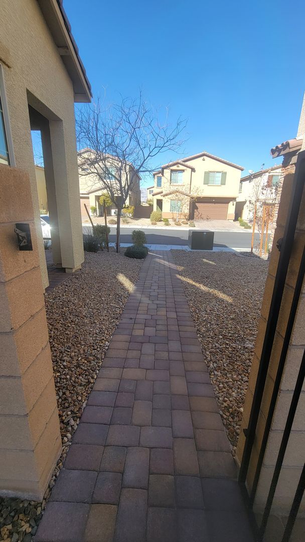 Building Photo - 1121 Cliff Castle Ave