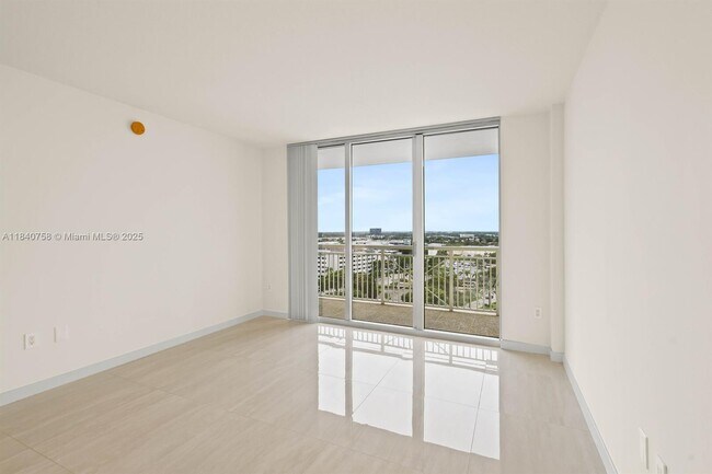Foto del edificio - 19501 W Country Club Dr