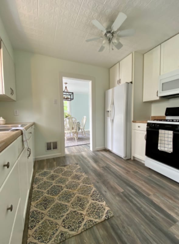 Building Photo - 227 Green Oak Dr