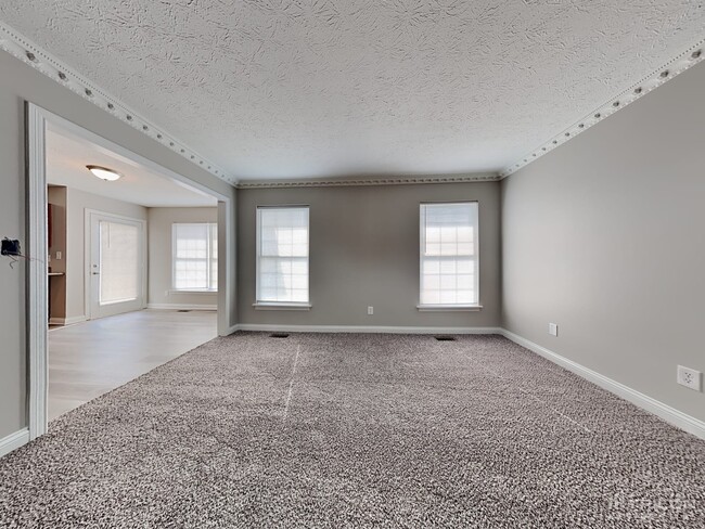 Building Photo - 4609 Clairmont Dr