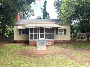 Building Photo - 2614 Skyline Ave