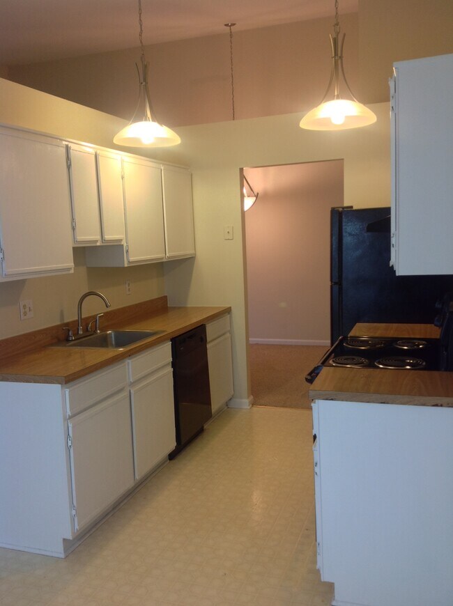 Kitchen - 9560 Cannoneer Ct