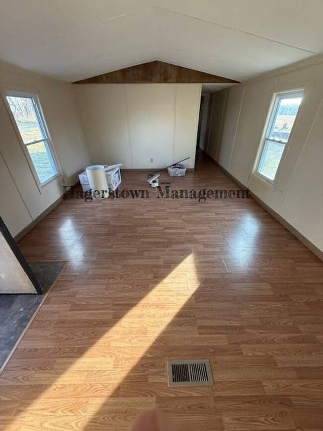 Foto del edificio - Nice 3 Bedroom Trailer