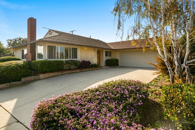 Building Photo - 1084 Pinehurst Pl