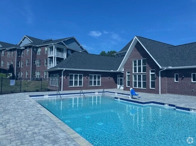 Building Photo - Groves at Waters Edge