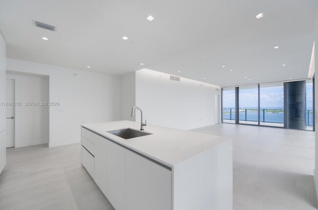 Foto del edificio - 700 NE 24th St