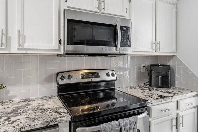 Foto del edificio - Modern Comfort & Convenience in Regents Green Townhome