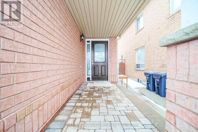 Building Photo - 20 Bottomwood St