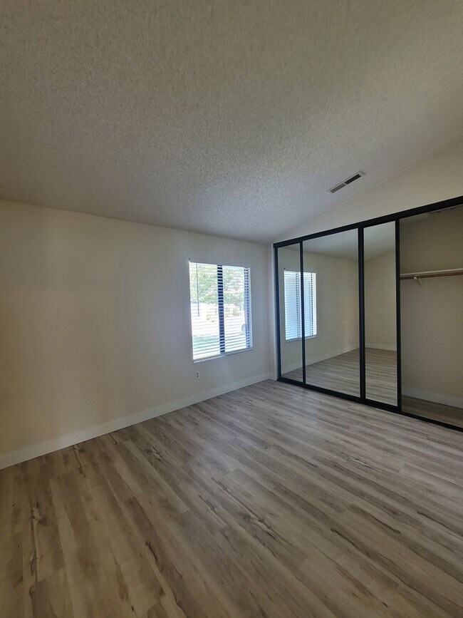 Foto del edificio - 5762 Cutter Loop