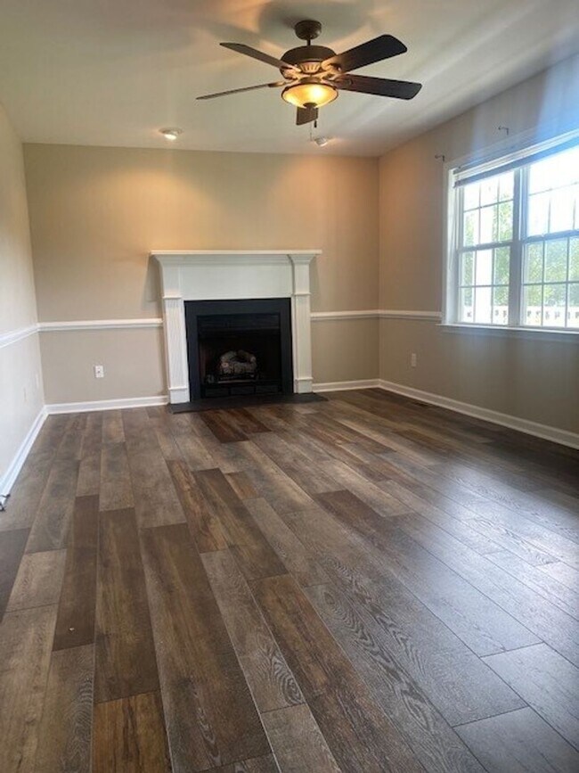 Building Photo - 211 Koufax Dr