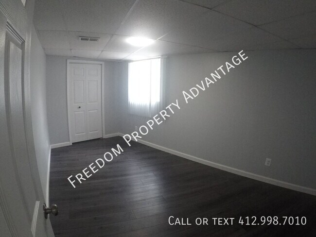 Foto del edificio - 2214 McKees Rocks Rd