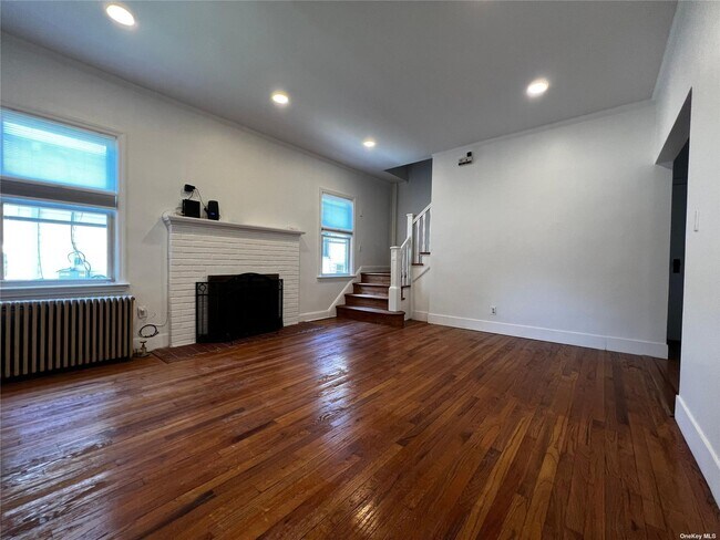Building Photo - 14-63-63 Egmont Pl