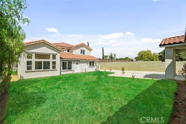 Building Photo - 15931 Los Cedros Ave