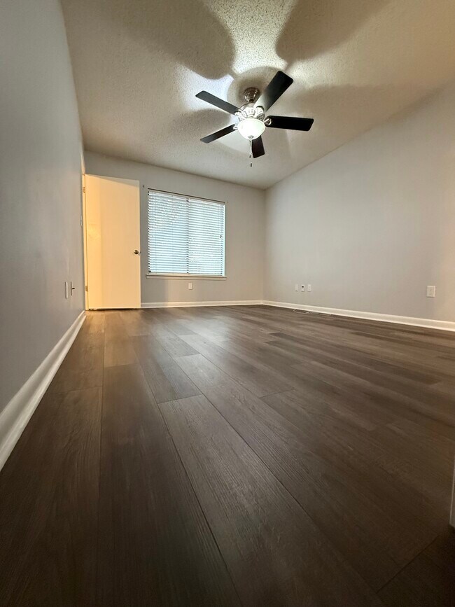 Foto del edificio - 2908 Alpine Pl