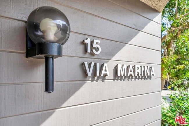 Foto del edificio - 15 Via Marina