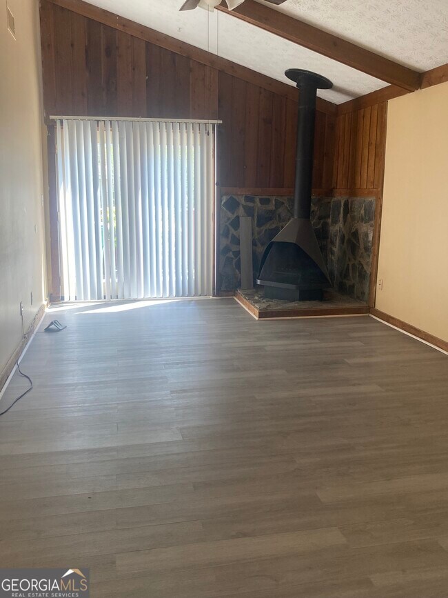 Foto del edificio - 8574 Creekwood Way