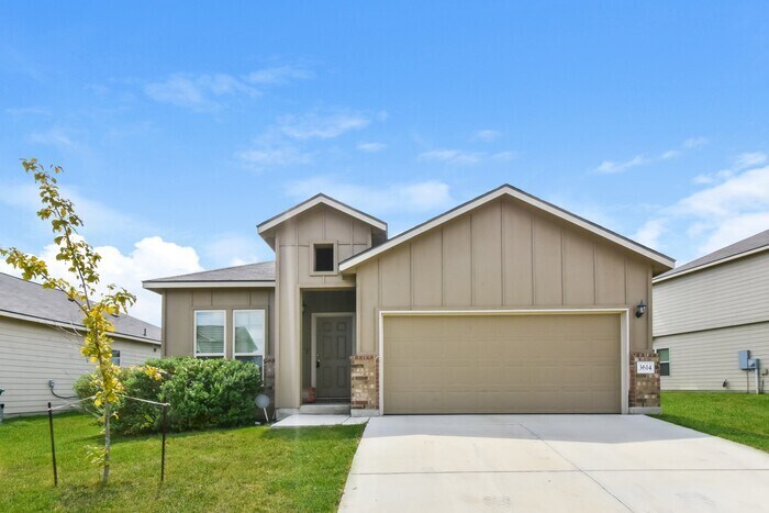 Spacious 3/2 + flex room. One Story. Clos... - Spacious 3/2 + flex room.  One Story. Clos...