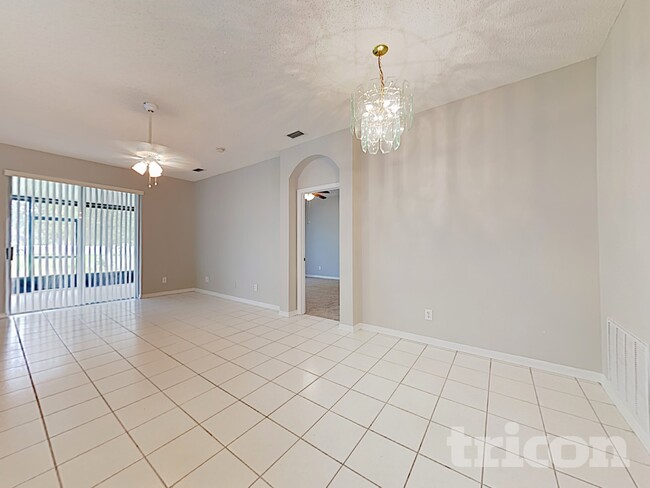 Building Photo - 10525 Beneva Dr