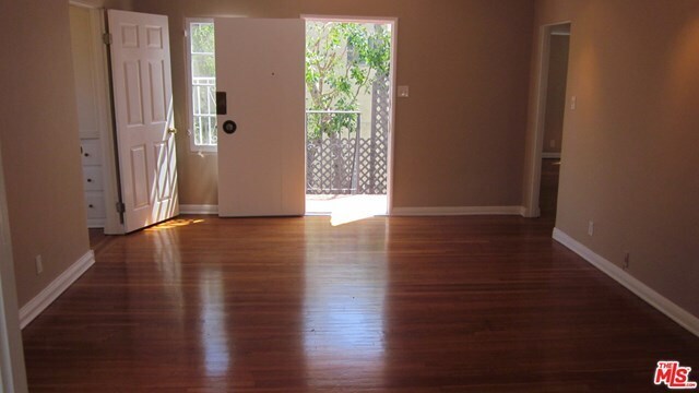 Building Photo - 239 S Doheny Dr