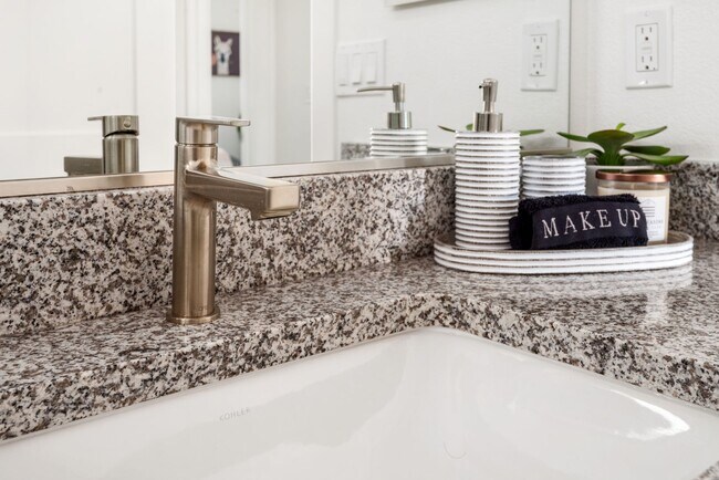 Foto del edificio - 2 bed 1 bath Vineyard views in your back yard