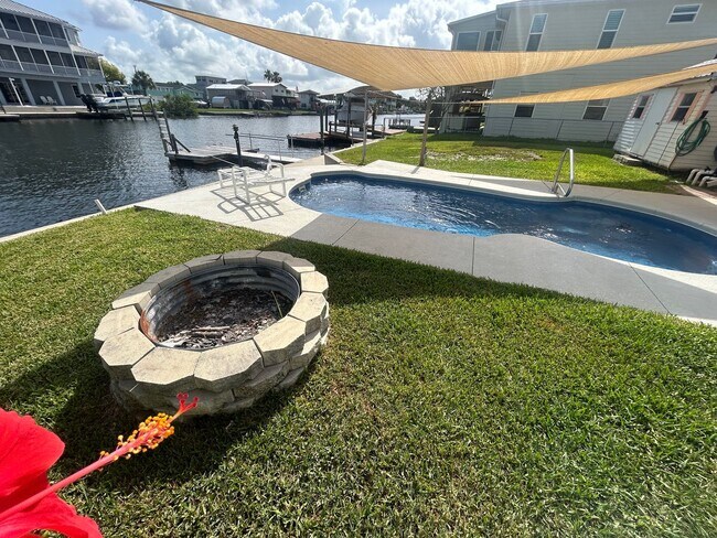 Foto del edificio - DIRECT GULF ACCESS 2/2 FOR RENT