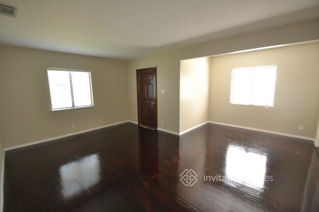 Foto del edificio - 14811 Cohasset St