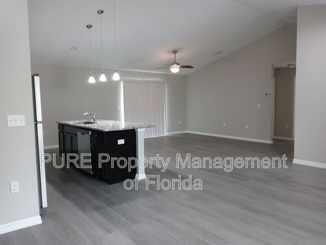 Building Photo - 11 Oak Pass Loop