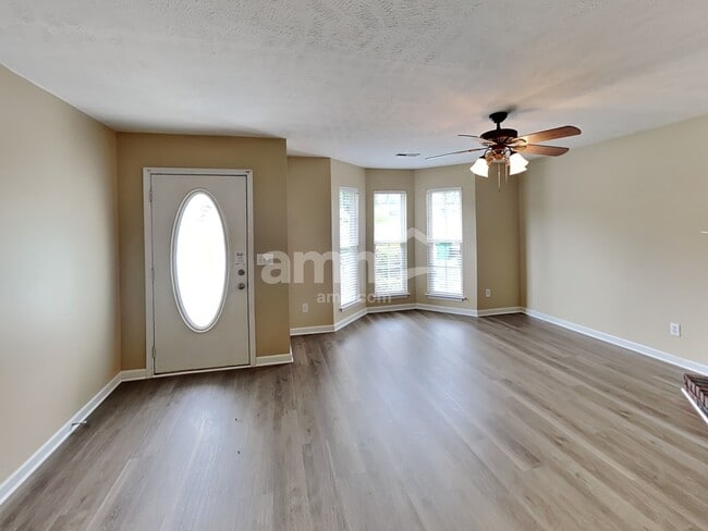 Building Photo - 3744 Henricks Hill Dr