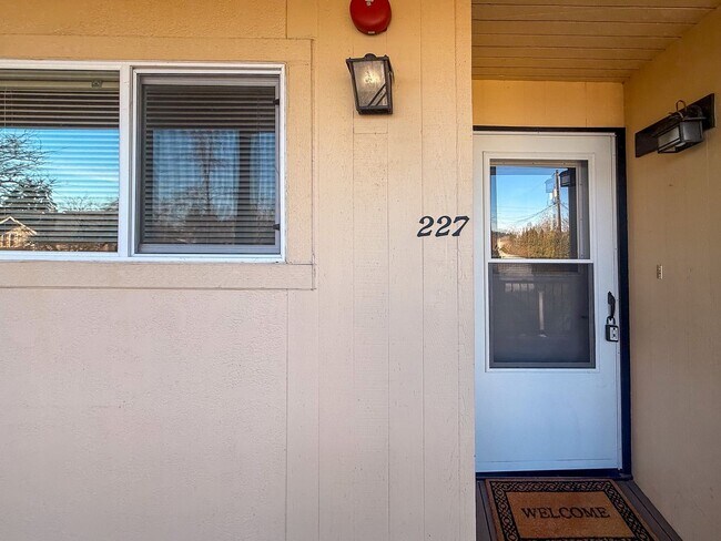 Foto del edificio - 227 24th St SE