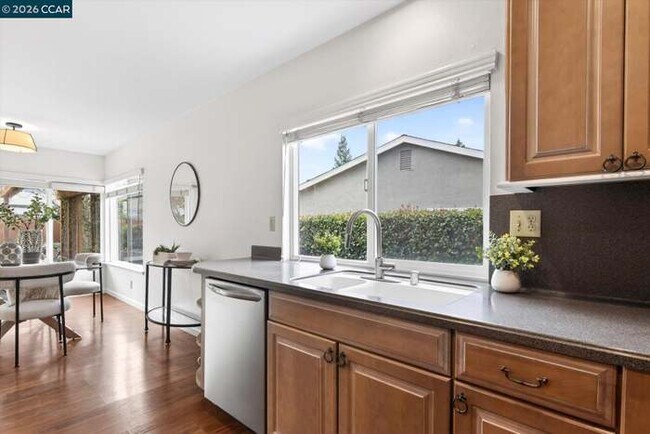 Foto del edificio - 3409 Loreto Dr