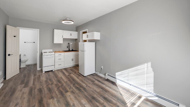 Building Photo - North Valley Apartments