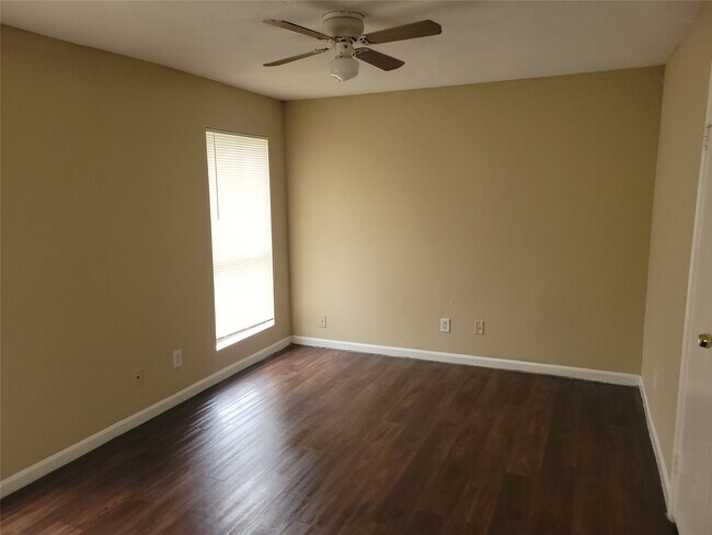 Foto del edificio - 7200 W T C Jester Blvd