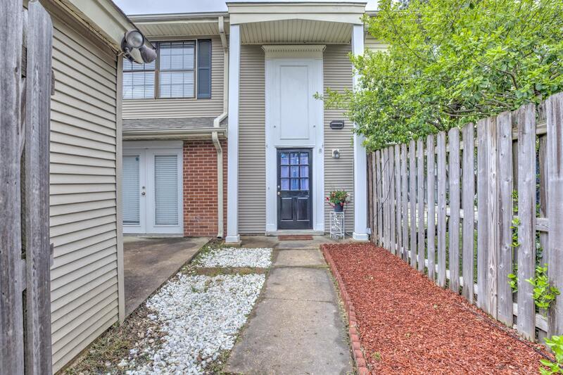 Foto principal - 6764 Racquet Club Dr