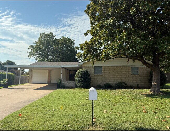 Building Photo - Where Classic Charm Meets Modern Comfort in Midway ISD