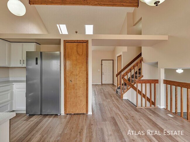 Foto del edificio - 8150 Camfield Cir