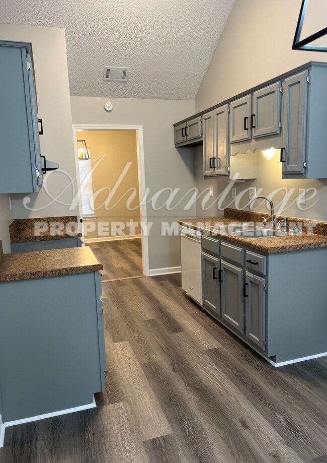 Foto del edificio - Newly Renovated Home In River Oaks
