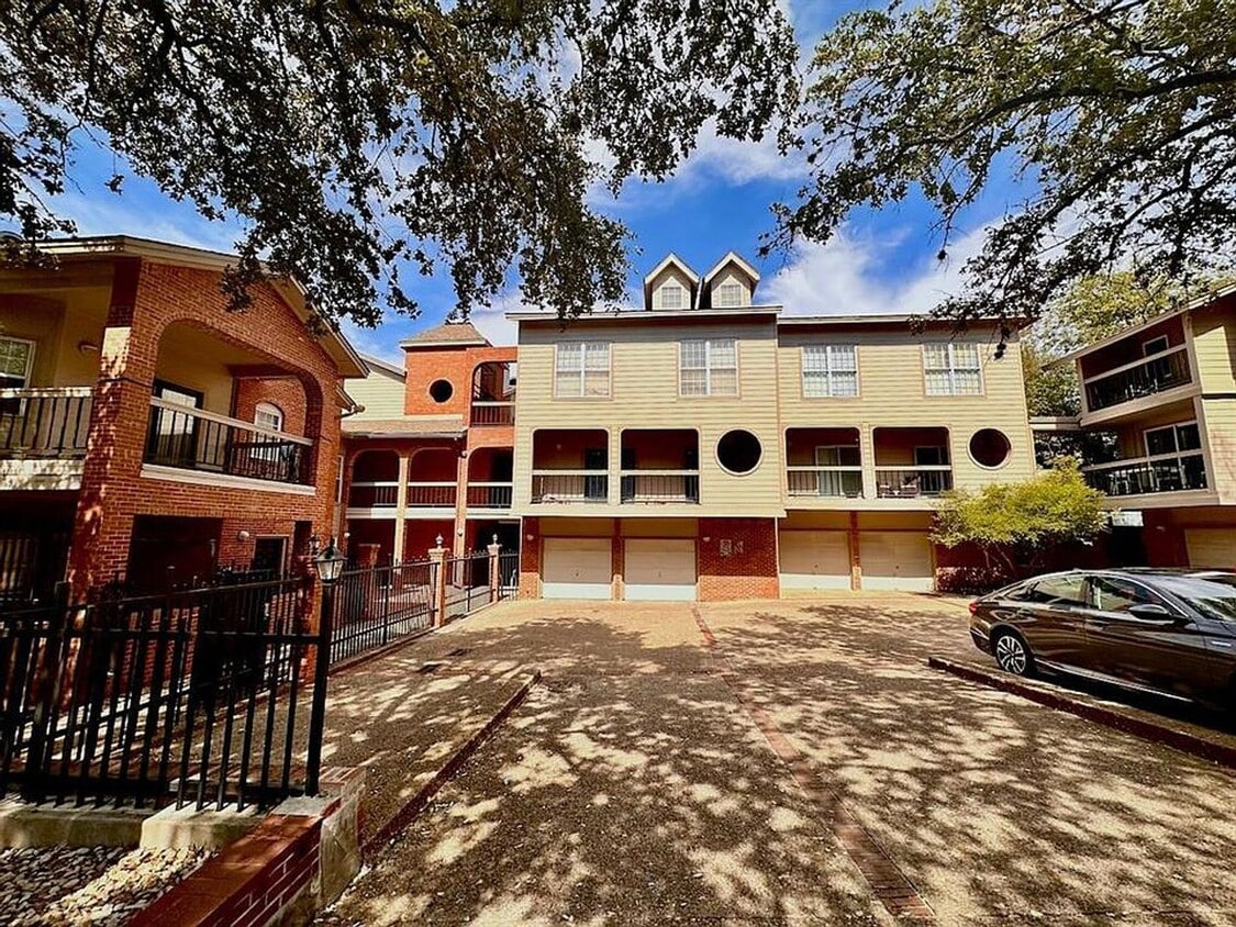 Foto del edificio - 3200 Duval St