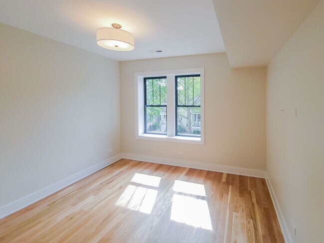 Foto del edificio - 3358 N Sheffield Ave