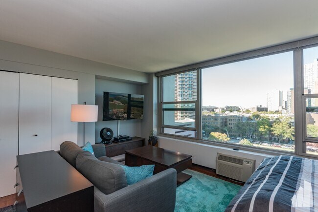 Foto del edificio - 3650 N Lake Shore Dr