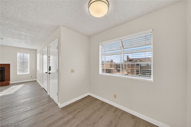 Foto del edificio - 2702 Alicialynn Way