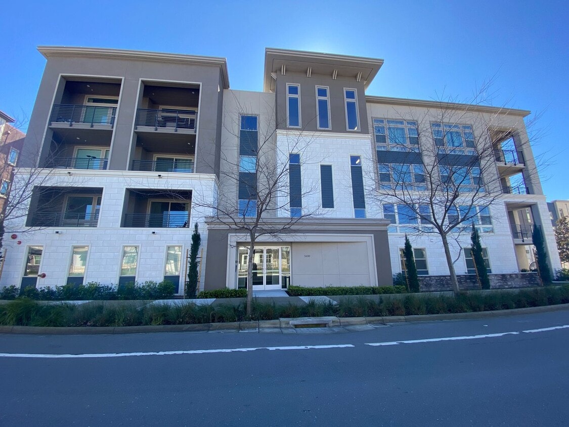 Dublin Hyde Park Modern Living Single Level Condo 4 Bed / 2 Bath, Amenities, Close to 580 - Dublin Hyde Park Modern Living Single Level Condo 4 Bed / 2 Bath, Amenities, Close to 580