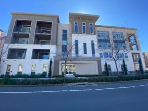 Building Photo - 5630 Central Pkwy