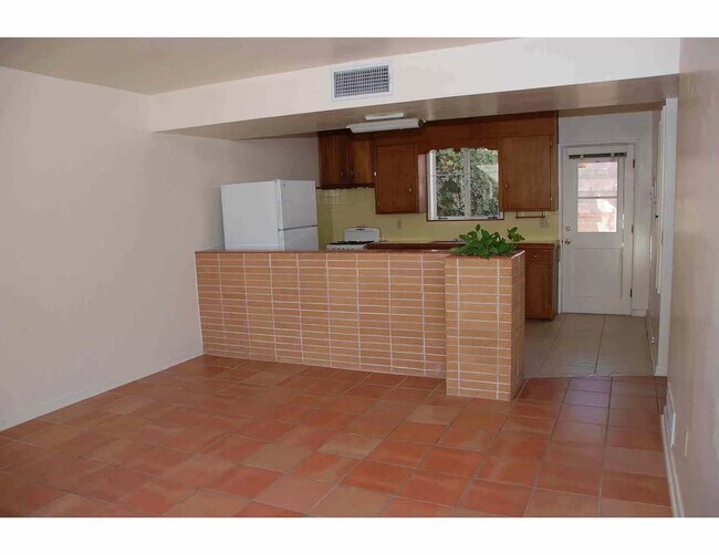 Foto del edificio - 2919 E 10th St