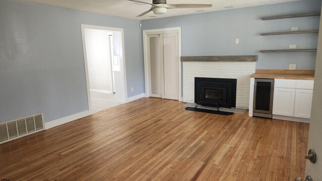 Building Photo - 135 E Revere Ave