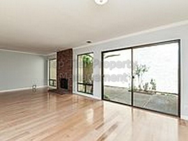 Building Photo - Beautiful 3 Bd/2 Ba Walnut Creek Townhouse...