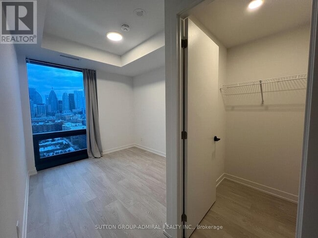 Photo du bâtiment - 35 Parliament St