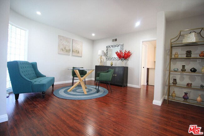 Foto del edificio - 6605 S Sherbourne Dr